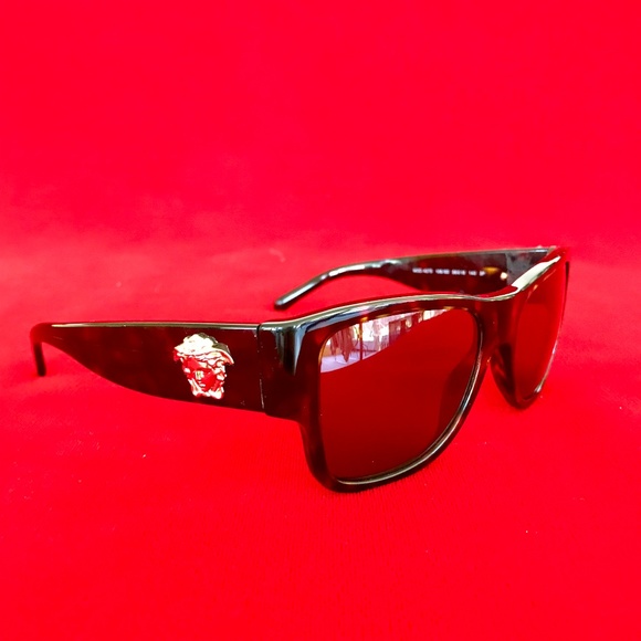 Versace Men's Tortoise Shell Polarized Sunglasses - Picture 3 of 8